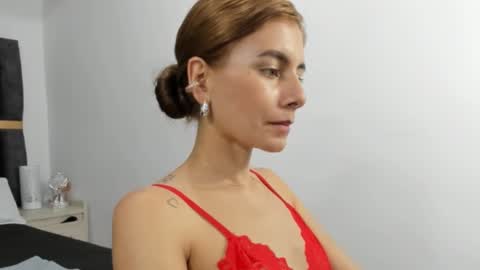 Snapshot of ziataylor chatting on 02-16-25, 10:32 ziataylor online show from 02-16-25, 10:32