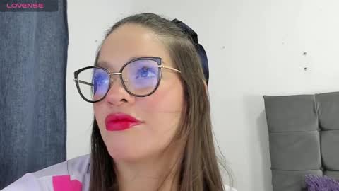 Snapshot of zoe69__ chatting on 02-13-25, 05:37 ZOE online show from 02-13-25, 05:37