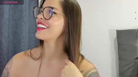 Snapshot of zoe69__ chatting on 02-23-25, 05:23 ZOE online show from 02-23-25, 05:23