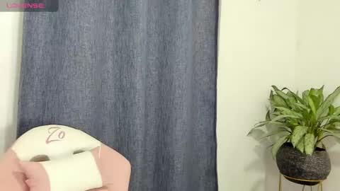 Snapshot of zoe69__ chatting on 03-11-25, 08:20 ZOE online show from 03-11-25, 08:20