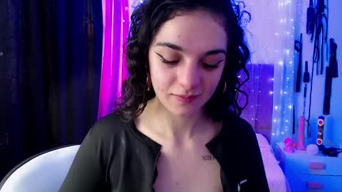 Snapshot of zoe_0111 chatting on 12-19-24, 02:02 zoe_0111 online show from 12-19-24, 02:02