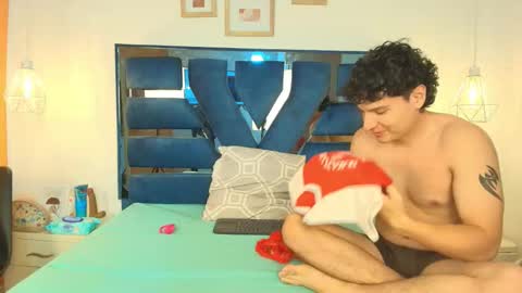 Snapshot of zoe_and_dylan_ chatting on 11-27-25, 12:18 Zoe and dylan online show from 11-27-25, 12:18