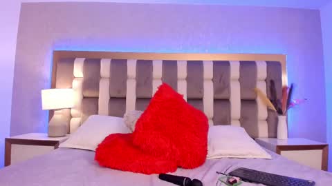 zoe_banks_ online show from 03-08-25, 04:34