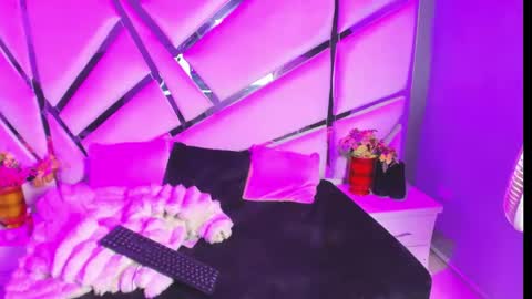 Zoe Browns online show from 10-12-25, 02:21