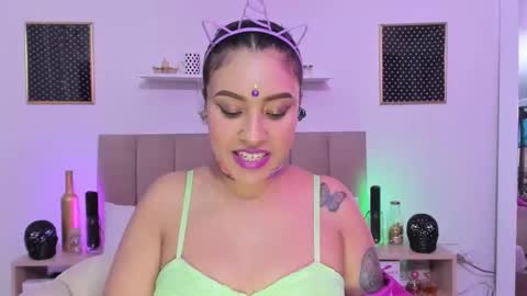 Zoe Gruber online show from 10-18-25, 06:41