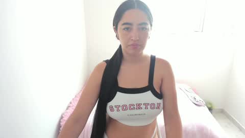 zoe_jones7 online show from 01-08-25, 06:20