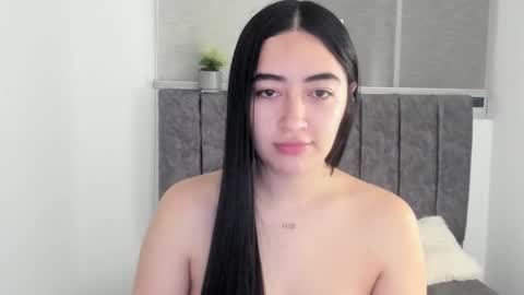 Snapshot of zoe_jones7 chatting on 10-19-25, 05:19 zoe_jones7 online show from 10-19-25, 05:19