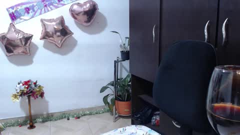 ZOE online show from 12-23-25, 04:54