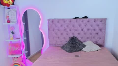 zoe_kravitx_ online show from 02-11-26, 03:22