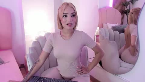 zoe lee    online show from 09-28-25, 02:50
