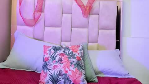 zoe_moreau online show from 12-04-25, 07:22