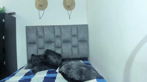 She Zoe He Painn online show from 10-17-25, 08:33