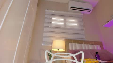 Hi guys i am Zoe  online show from 01-09-25, 02:40