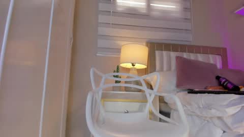 Hi guys i am Zoe  online show from 01-09-25, 05:43