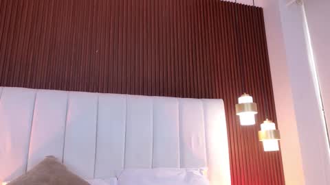 Camila Aristizabal online show from 10-23-25, 08:51