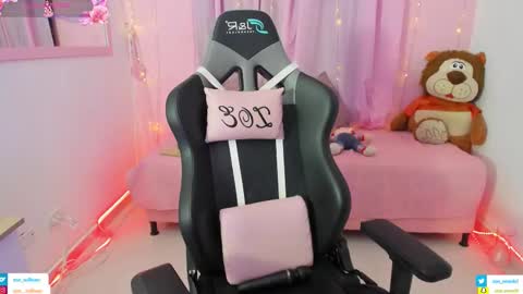 zoe_sullivan_ online show from 11-07-25, 09:31