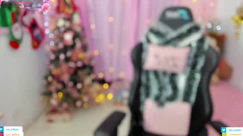 zoe_sullivan_ online show from 11-29-25, 09:34