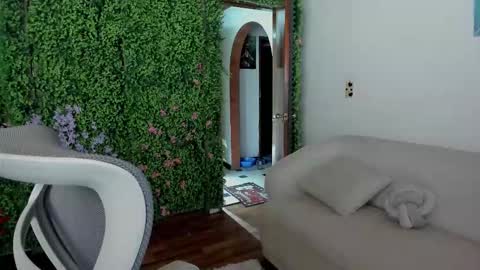 Zoe online show from 11-09-25, 03:05