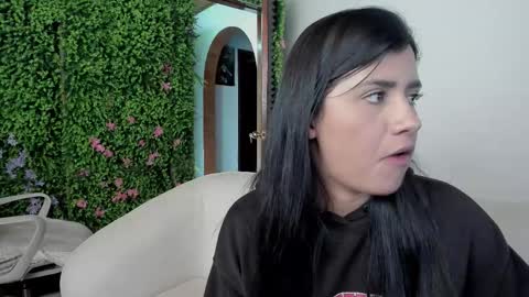 Zoe online show from 12-22-25, 03:25