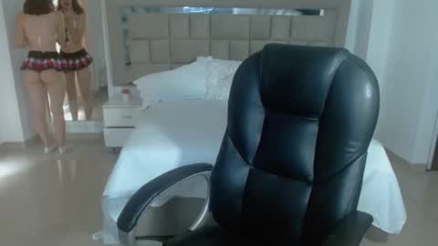 Snapshot of zoecruzz chatting on 11-05-25, 03:45 ZOE online show from 11-05-25, 03:45