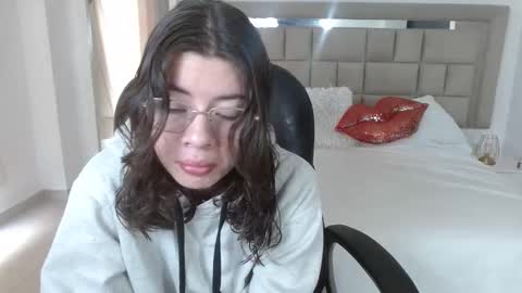 Snapshot of zoecruzz chatting on 11-17-25, 03:29 ZOE online show from 11-17-25, 03:29