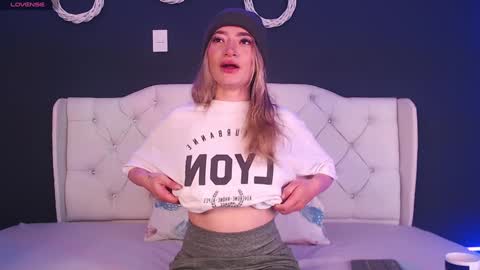 zoe online show from 12-19-24, 12:01