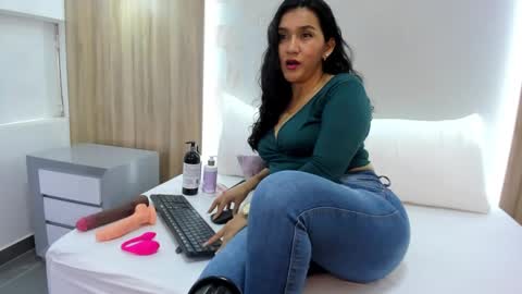 Snapshot of zoee_zi chatting on 09-24-25, 07:17 zoee_zi online show from 09-24-25, 07:17