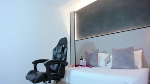 Snapshot of zoee_zi chatting on 10-24-25, 08:05 zoee_zi online show from 10-24-25, 08:05