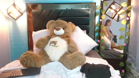 zoeemiller online show from 09-18-25, 01:57