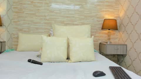 Snapshot of zoeesmitth chatting on 12-16-24, 12:06 ZoeeSmitth online show from 12-16-24, 12:06