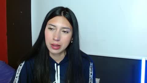 Snapshot of zoegp chatting on 12-20-24, 04:31 Laura online show from 12-20-24, 04:31