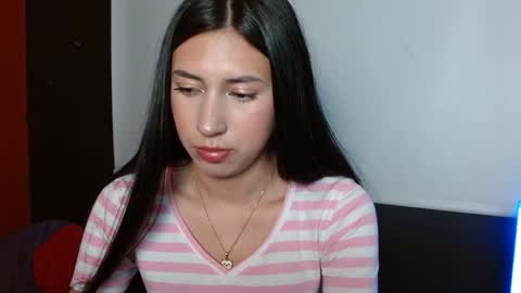 Snapshot of zoegp chatting on 12-22-24, 08:25 Laura online show from 12-22-24, 08:25