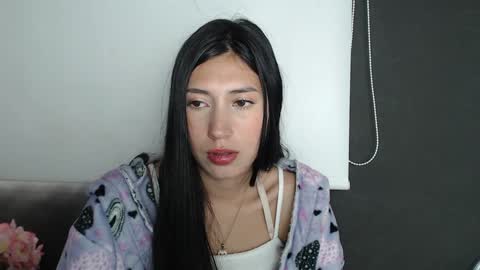 Snapshot of zoegp chatting on 01-17-25, 02:28 Laura online show from 01-17-25, 02:28