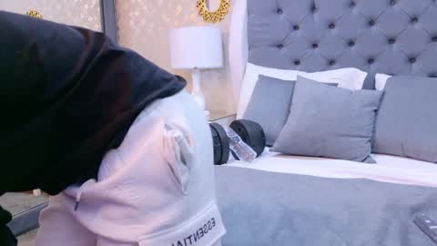 Snapshot of zoekrug chatting on 10-07-25, 04:15 Zoe Krug online show from 10-07-25, 04:15