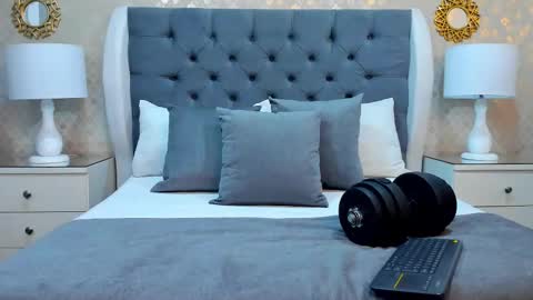 Snapshot of zoekrug chatting on 10-18-25, 11:55 Zoe Krug online show from 10-18-25, 11:55