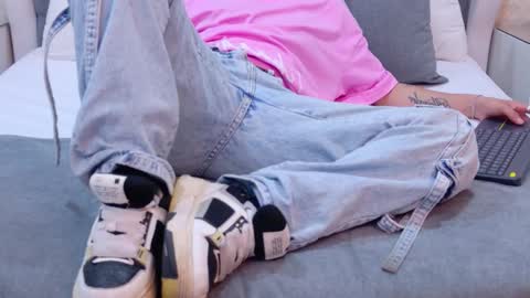 Snapshot of zoekrug chatting on 10-22-25, 08:08 Zoe Krug online show from 10-22-25, 08:08