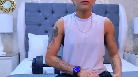 Snapshot of zoekrug chatting on 10-30-25, 11:44 Zoe Krug online show from 10-30-25, 11:44