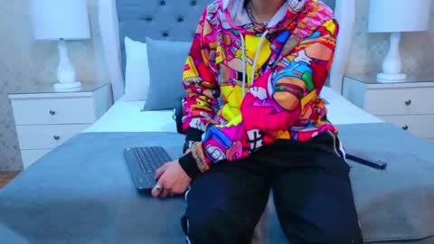 Snapshot of zoekrug chatting on 11-04-25, 12:26 Zoe Krug online show from 11-04-25, 12:26