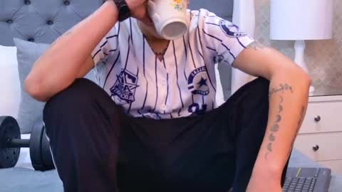 Snapshot of zoekrug chatting on 11-07-25, 11:43 Zoe Krug online show from 11-07-25, 11:43