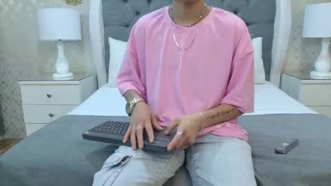 Snapshot of zoekrug chatting on 11-08-25, 11:43 Zoe Krug online show from 11-08-25, 11:43