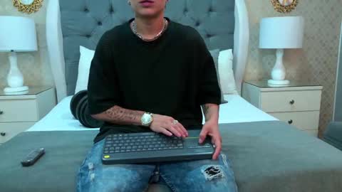 Snapshot of zoekrug chatting on 11-09-25, 12:14 Zoe Krug online show from 11-09-25, 12:14