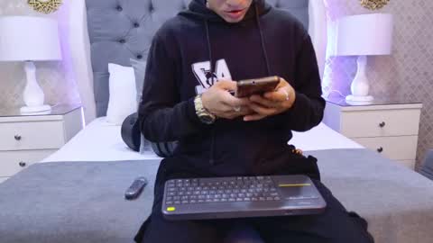 Snapshot of zoekrug chatting on 11-17-25, 11:49 Zoe Krug online show from 11-17-25, 11:49