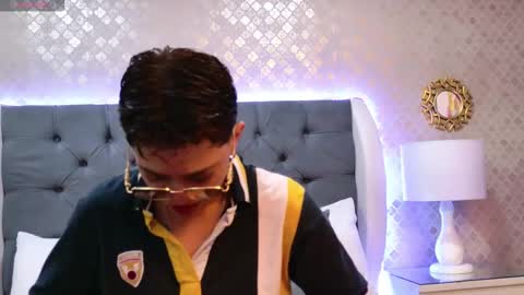 Zoe Krug online show from 12-16-25, 12:21