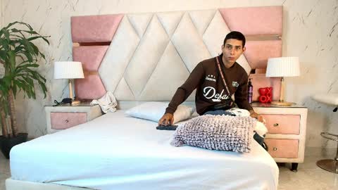 zoelucas online show from 04-04-26, 11:51