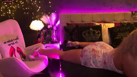 ZoeMesmerize online show from 10-28-25, 06:06