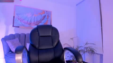 Zoe Presley  online show from 10-10-25, 04:55