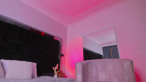 zoevidal_ online show from 01-13-25, 11:52