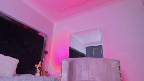 zoevidal_ online show from 01-14-25, 11:42