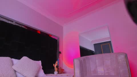 zoevidal_ online show from 01-15-25, 11:53