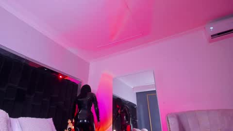 zoevidal_ online show from 01-20-25, 11:02